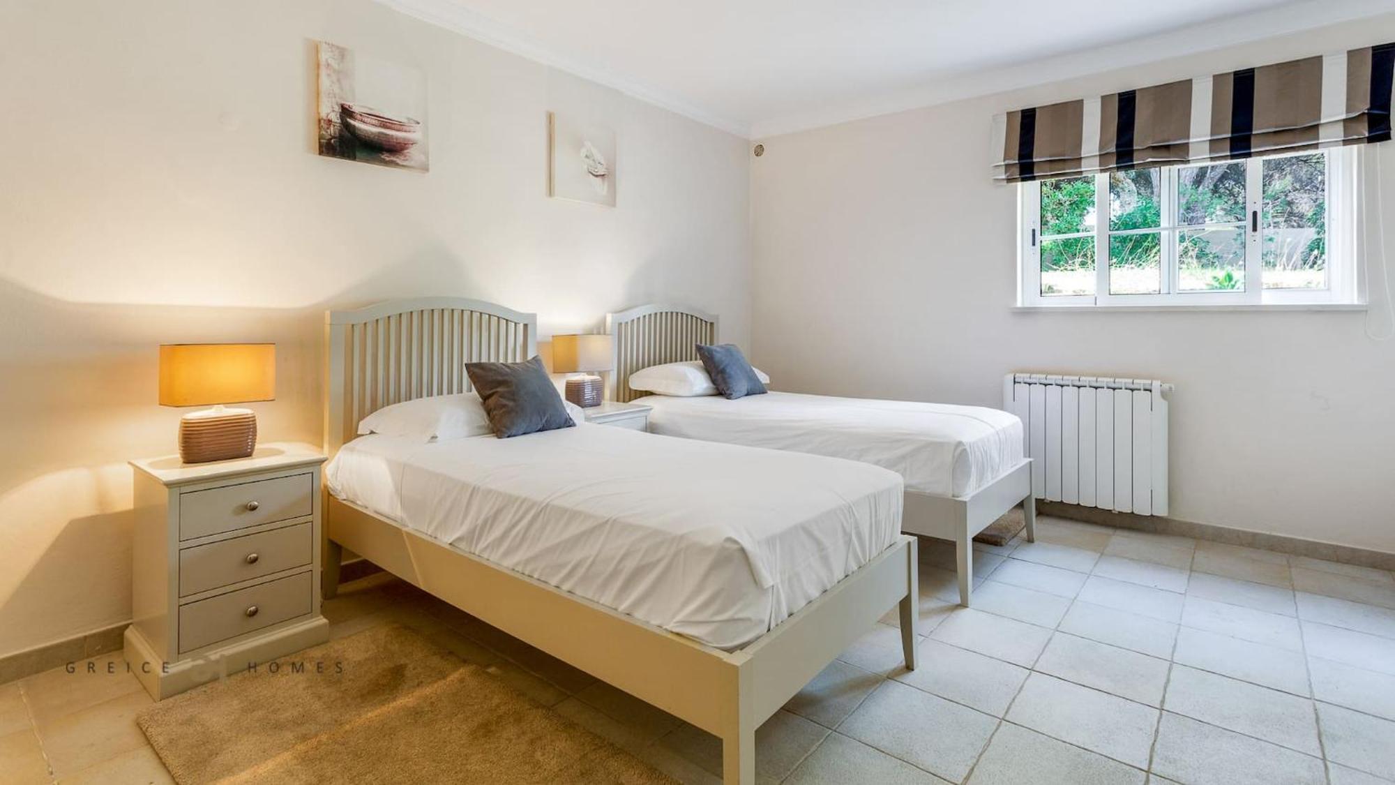 Luxuosa Moradia V5 Em Quarteira - Greice Homes Luaran gambar