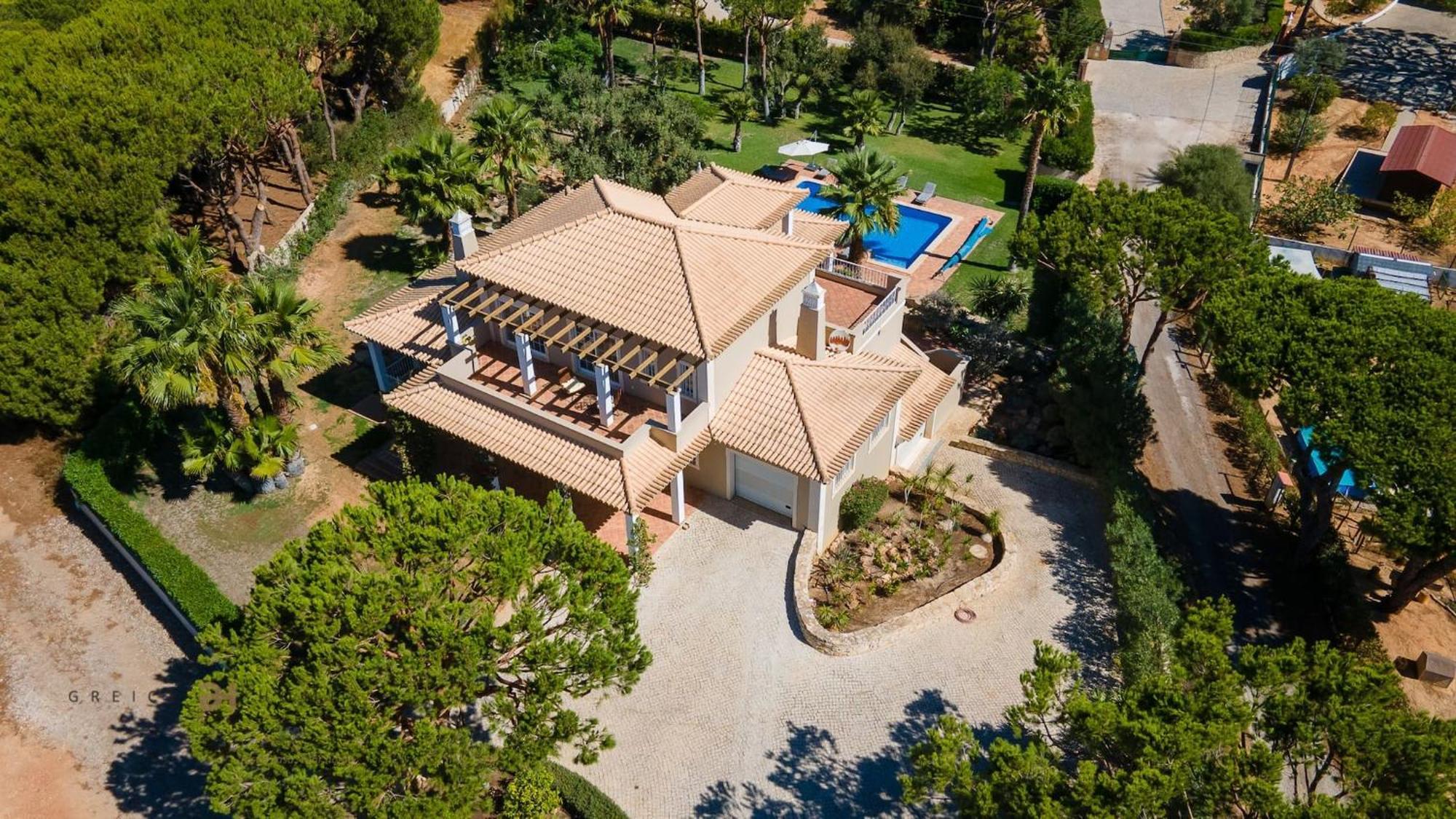 Luxuosa Moradia V5 Em Quarteira - Greice Homes Luaran gambar