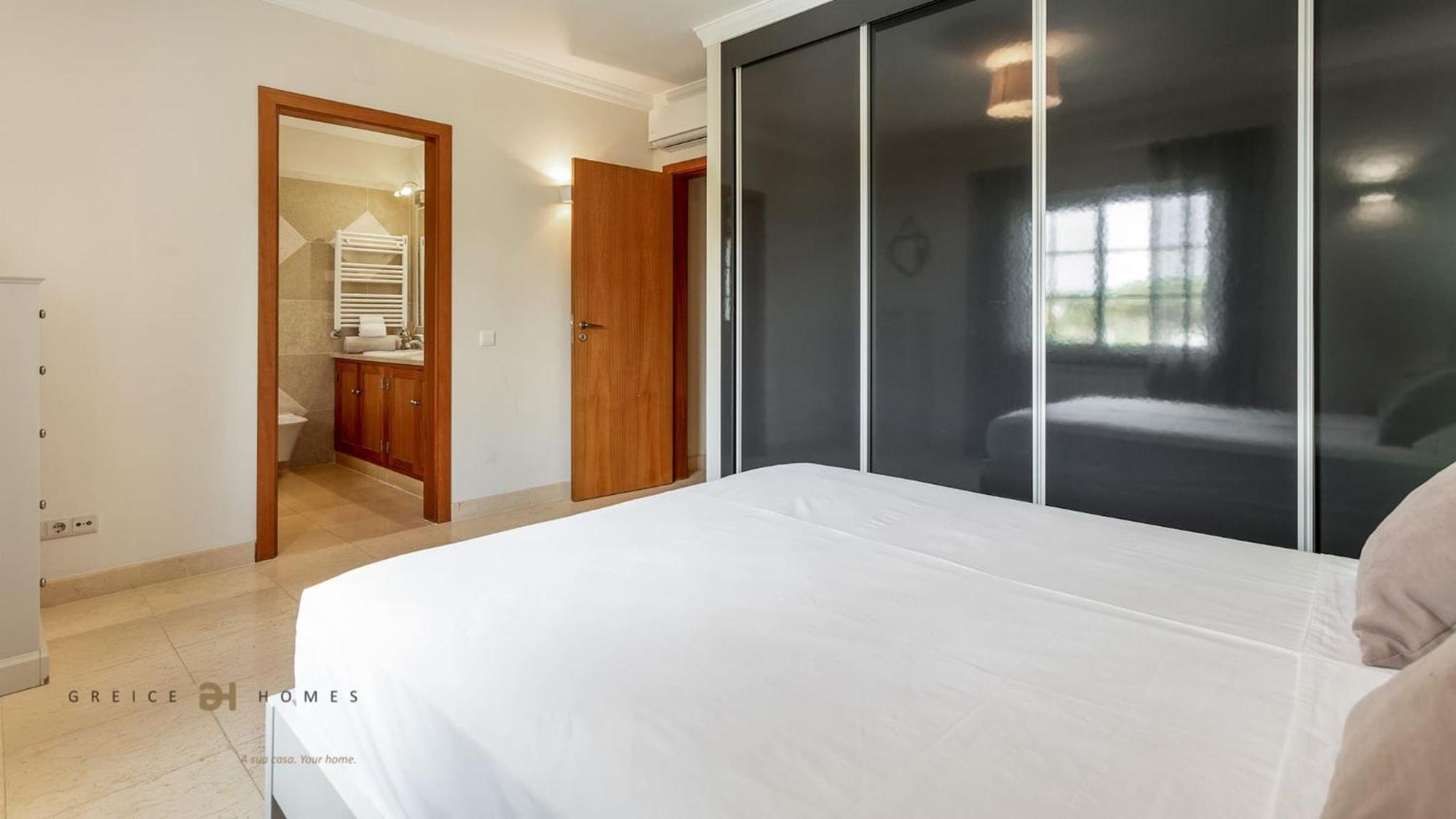 Luxuosa Moradia V5 Em Quarteira - Greice Homes Luaran gambar