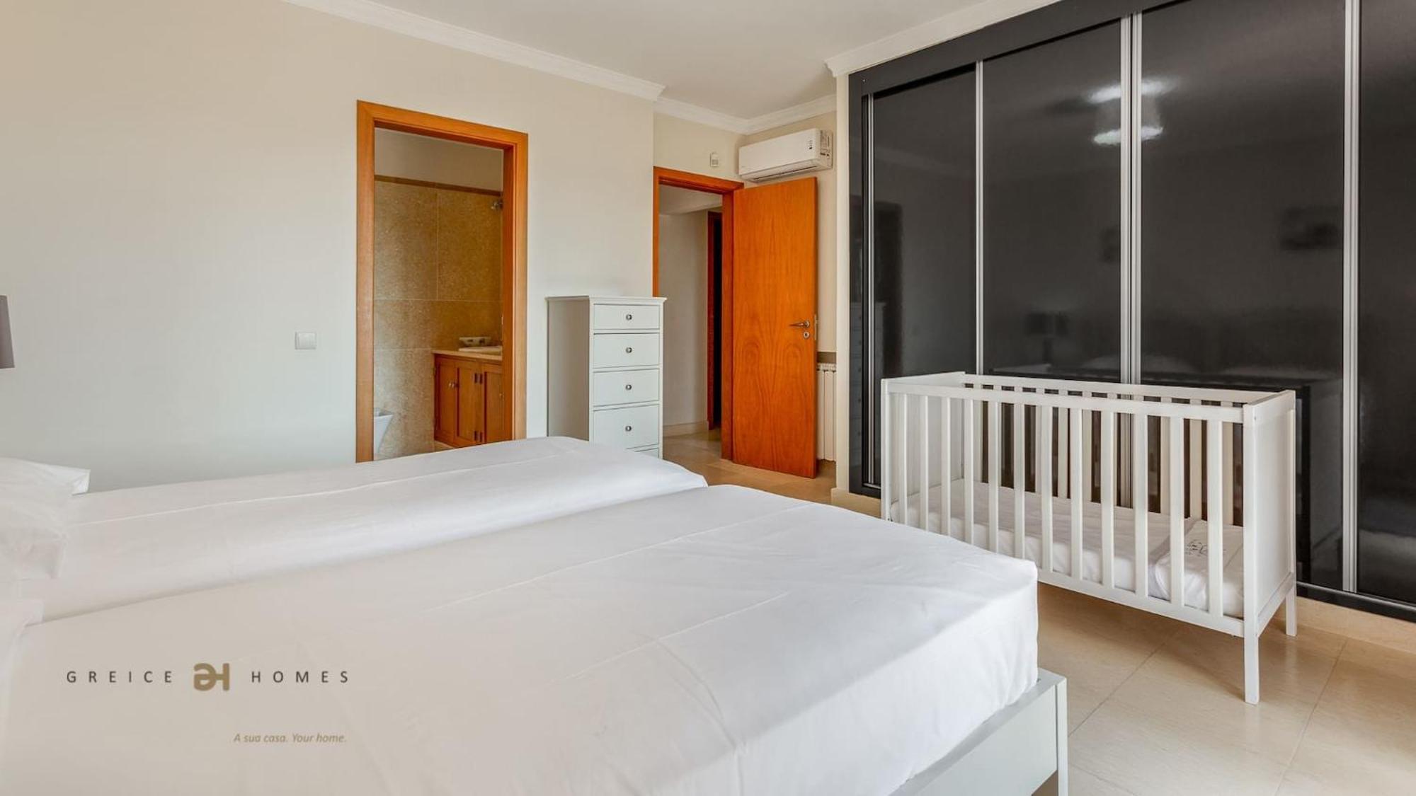 Luxuosa Moradia V5 Em Quarteira - Greice Homes Luaran gambar