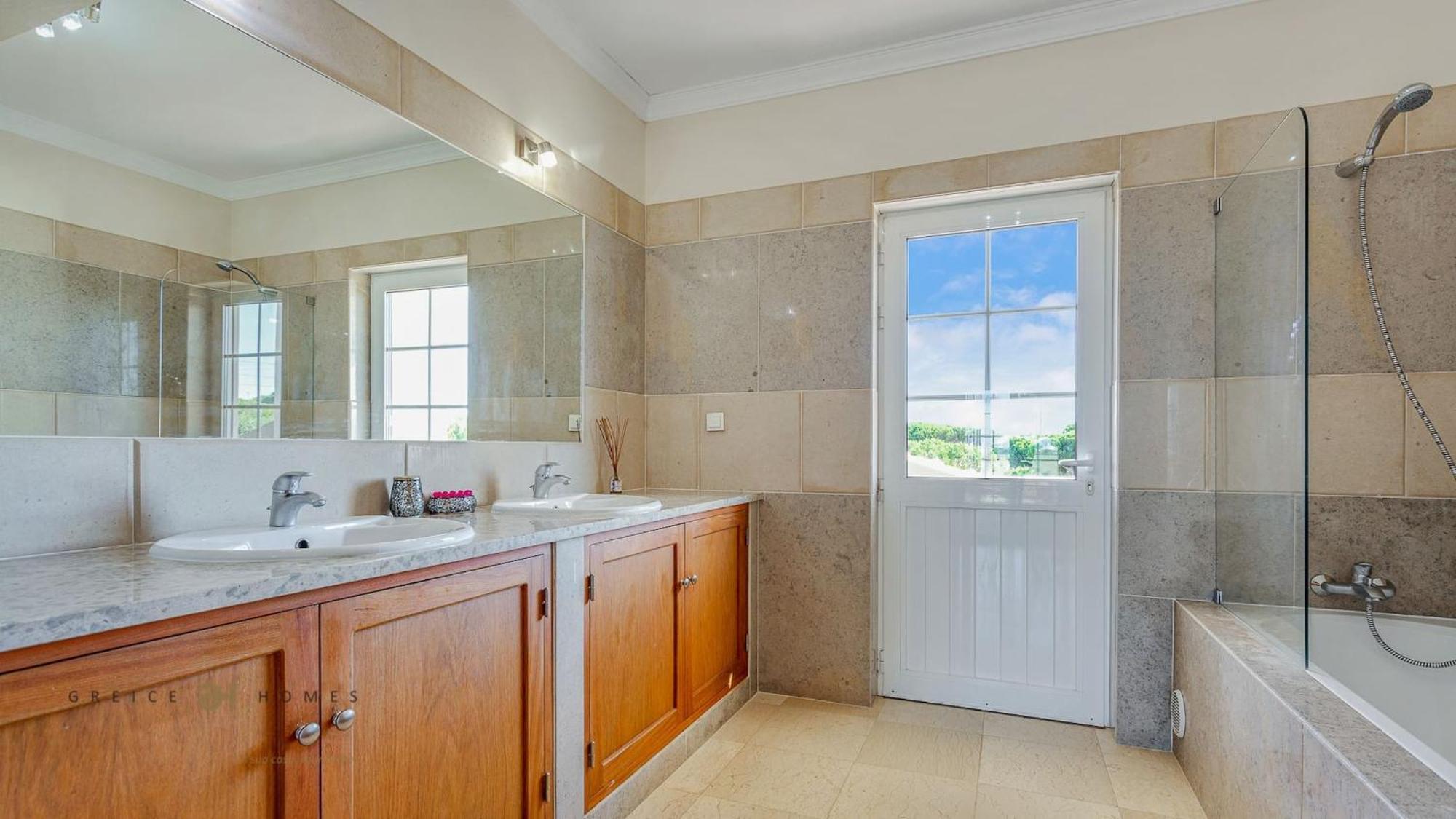 Luxuosa Moradia V5 Em Quarteira - Greice Homes Luaran gambar