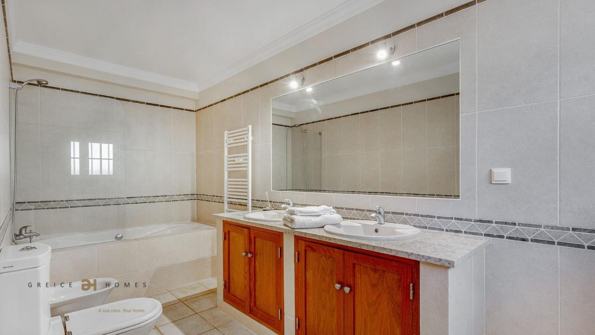 Luxuosa Moradia V5 Em Quarteira - Greice Homes Luaran gambar