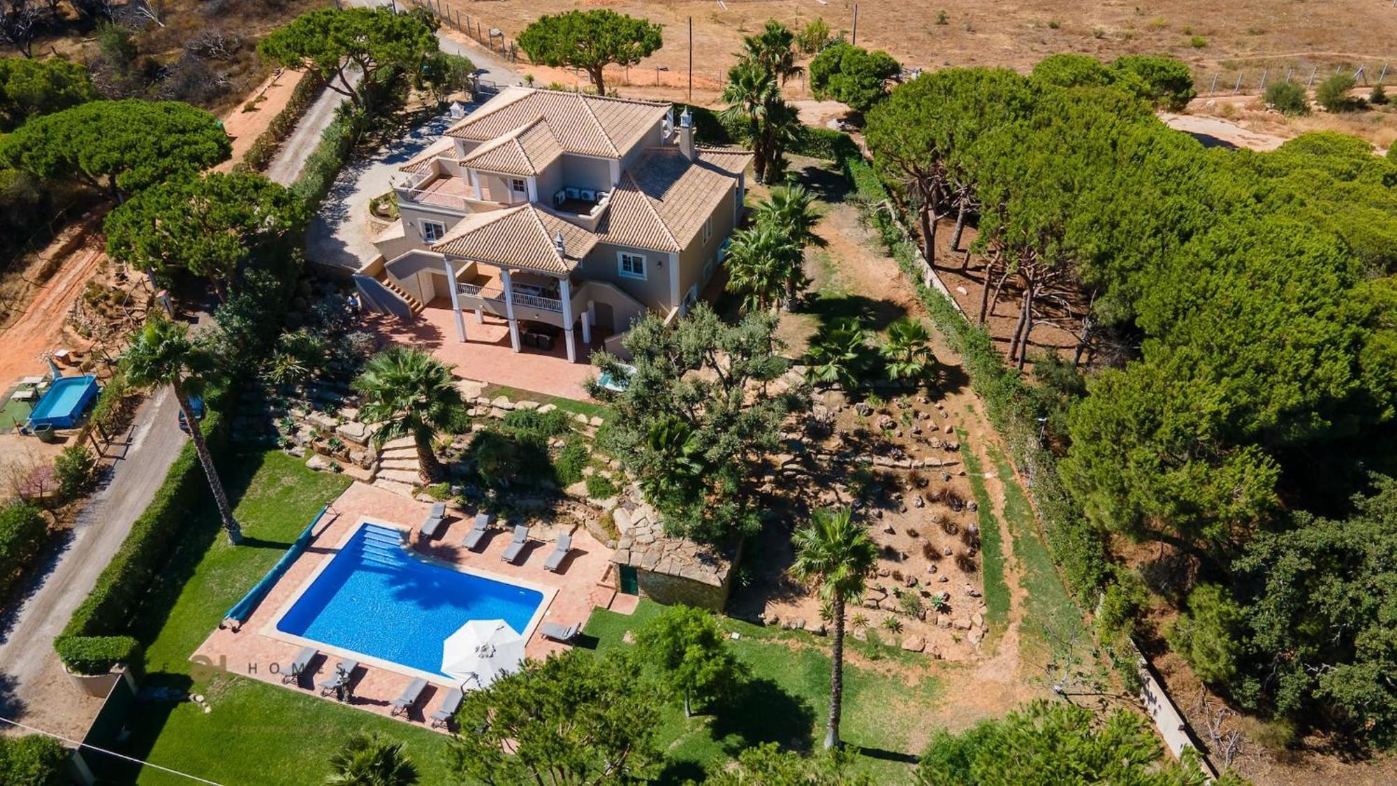 Luxuosa Moradia V5 Em Quarteira - Greice Homes Luaran gambar
