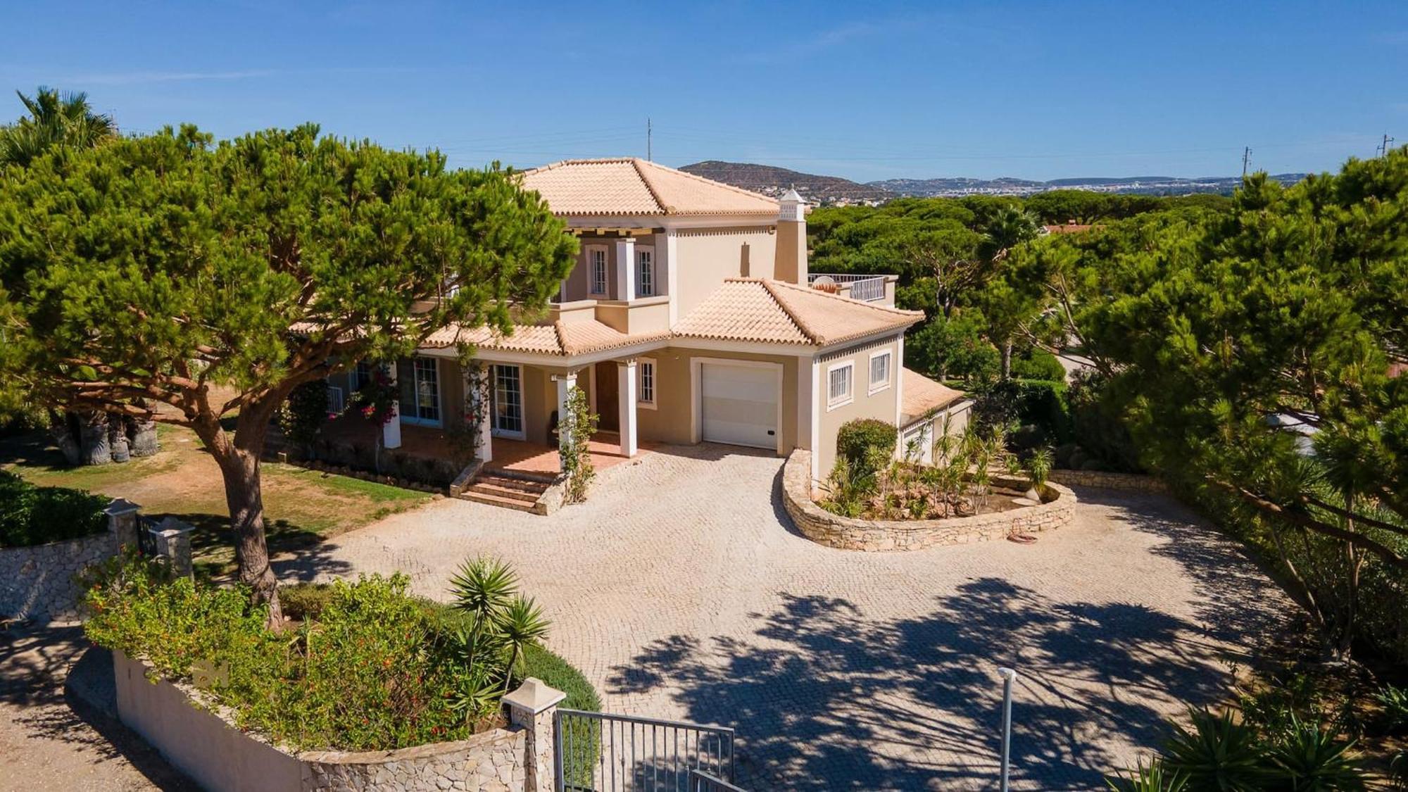 Luxuosa Moradia V5 Em Quarteira - Greice Homes Luaran gambar