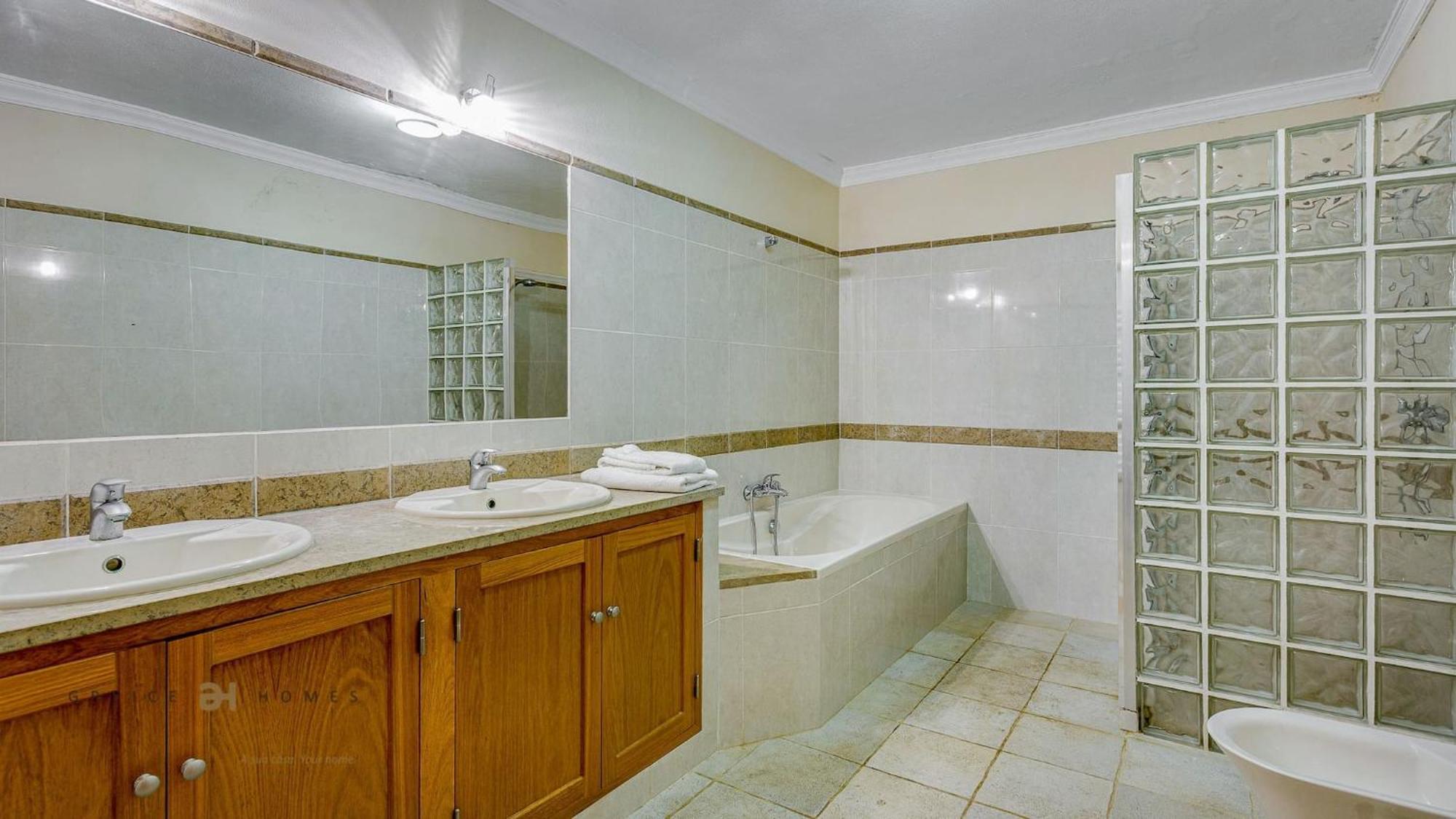 Luxuosa Moradia V5 Em Quarteira - Greice Homes Luaran gambar